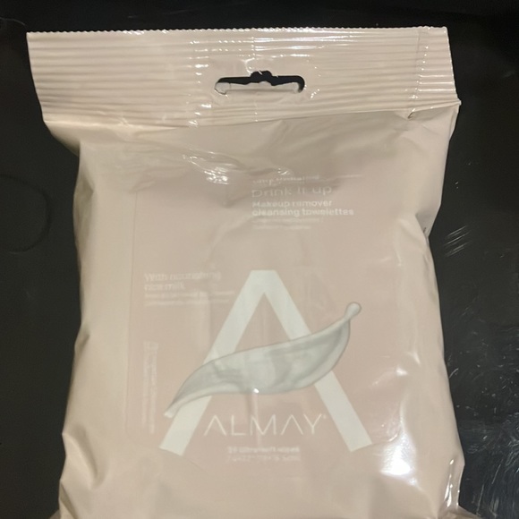 2 Packs Almay Ultra Hydrating Make Up Remover Wipes (3 boxes two in each box) - Picture 1 of 2